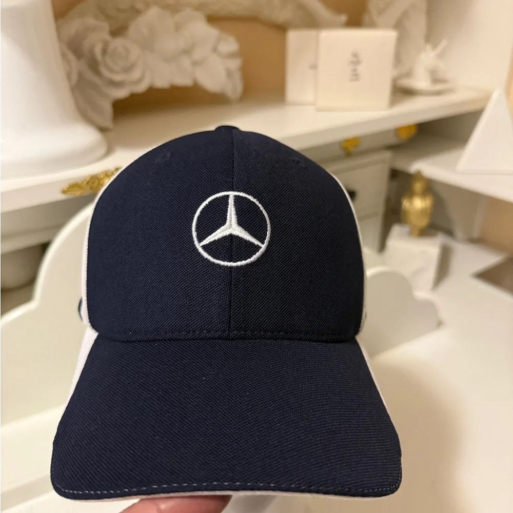 Mercedes-Benz
The Official Replica Team Cap, featuring the same tonal hexagon